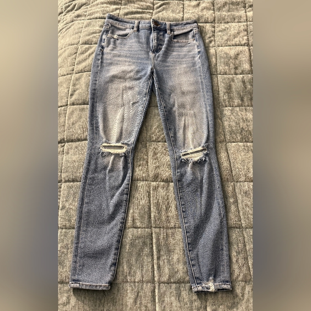 American Eagle Blue Jeggings with Distressed Style